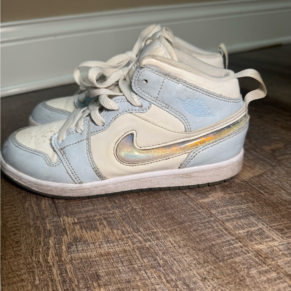 Nike Cream and Blue Sneakers Classic Design